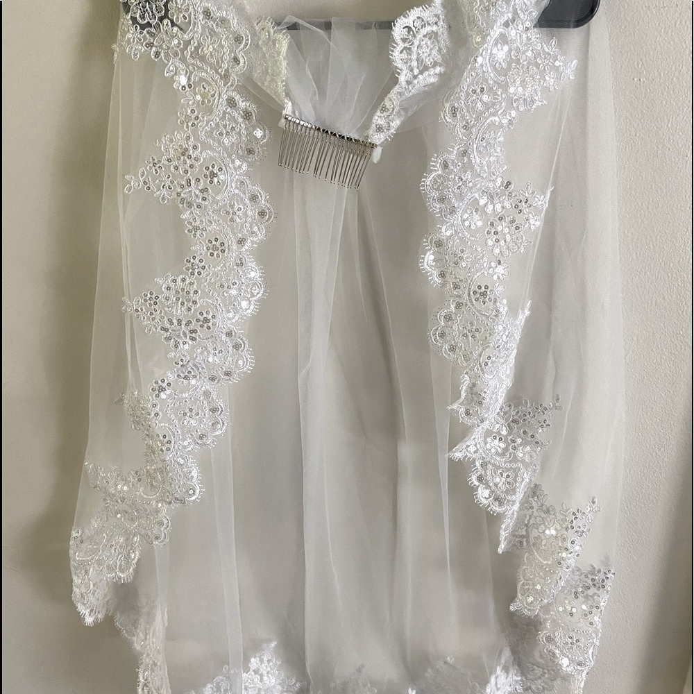 NEVER WORN white gorgeous mid length wedding veil